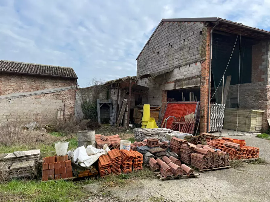 Immagine 13 di Rustico / casale in vendita  in Via Morti dell'Astore a Castiglione Delle Stiviere