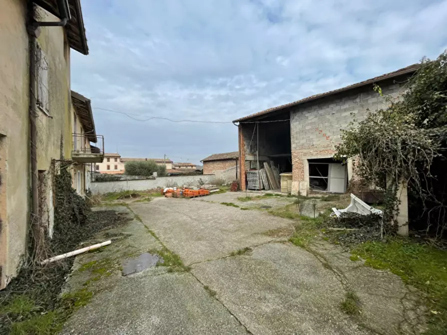 Immagine 19 di Rustico / casale in vendita  in Via Morti dell'Astore a Castiglione Delle Stiviere