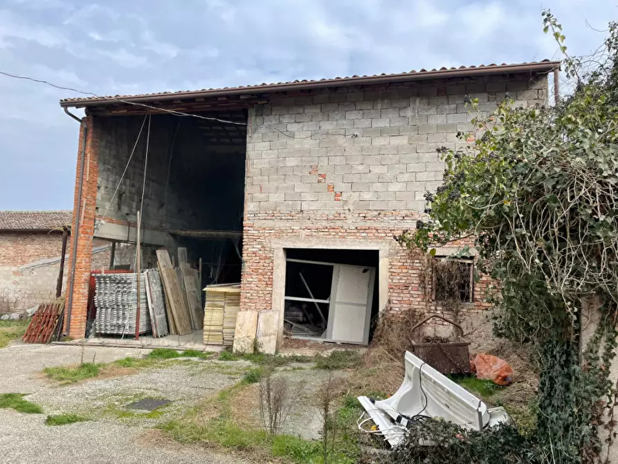 Immagine 24 di Rustico / casale in vendita  in Via Morti dell'Astore a Castiglione Delle Stiviere