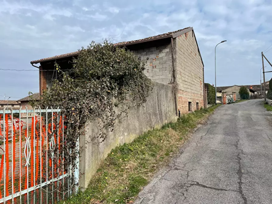 Immagine 30 di Rustico / casale in vendita  in Via Morti dell'Astore a Castiglione Delle Stiviere