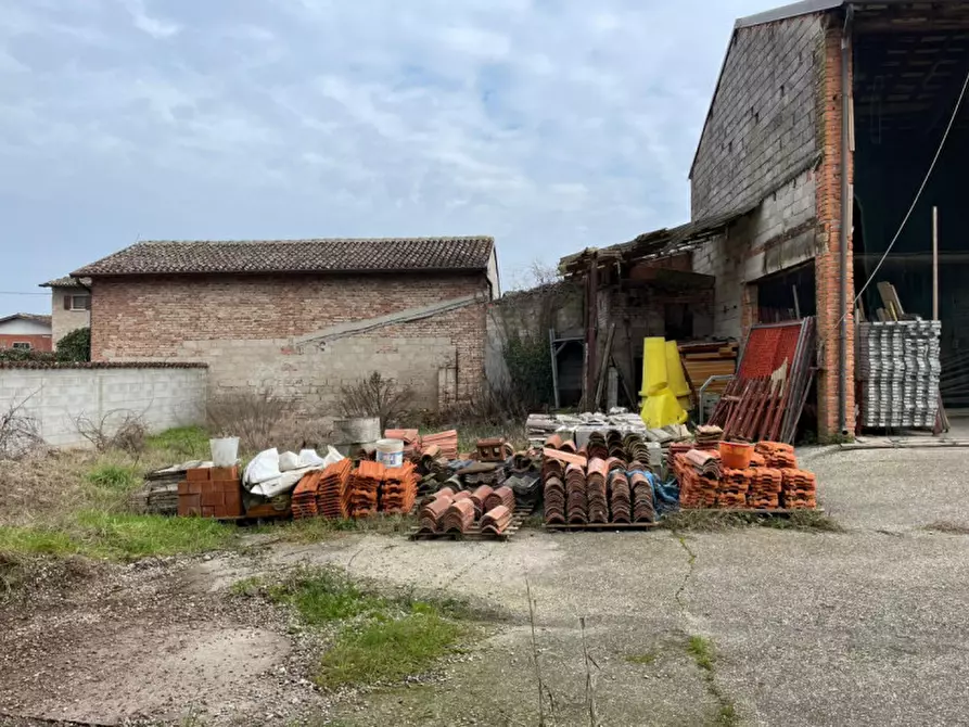 Immagine 33 di Rustico / casale in vendita  in Via Morti dell'Astore a Castiglione Delle Stiviere