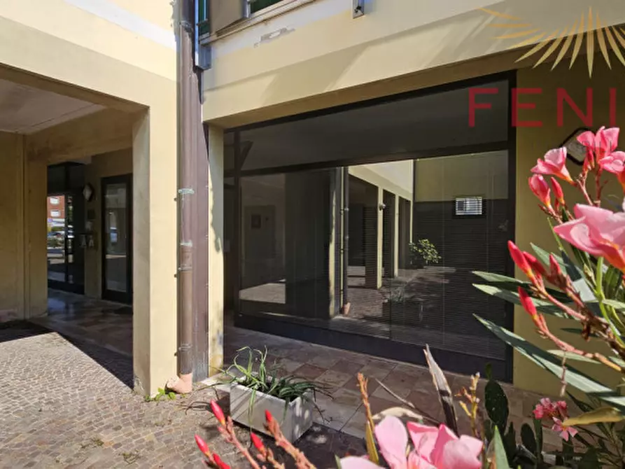 Immagine 1 di Negozio in affitto  in VIA PIAVE, 24 a Caerano Di San Marco