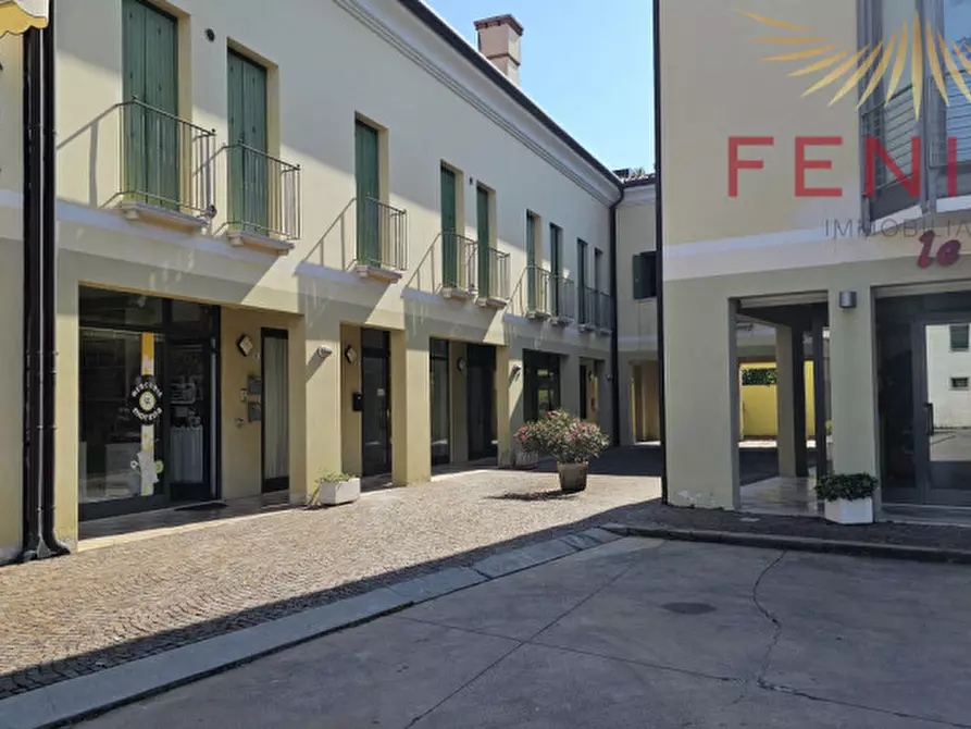 Immagine 2 di Negozio in affitto  in VIA PIAVE, 24 a Caerano Di San Marco