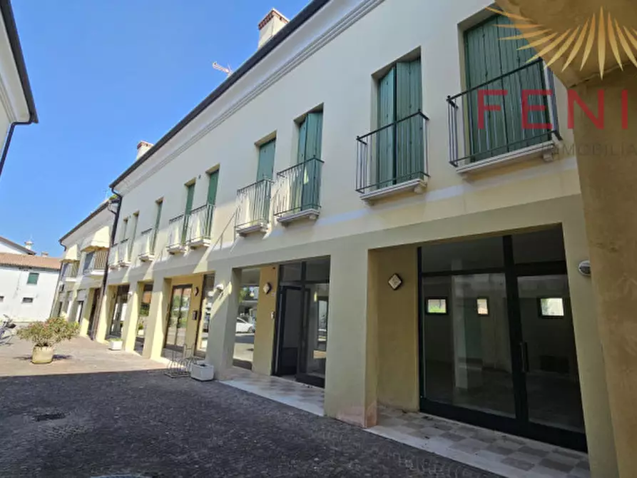 Immagine 3 di Negozio in affitto  in VIA PIAVE, 24 a Caerano Di San Marco