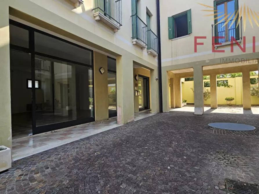 Immagine 4 di Negozio in affitto  in VIA PIAVE, 24 a Caerano Di San Marco