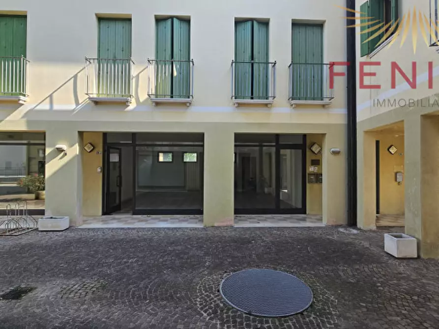 Immagine 5 di Negozio in affitto  in VIA PIAVE, 24 a Caerano Di San Marco
