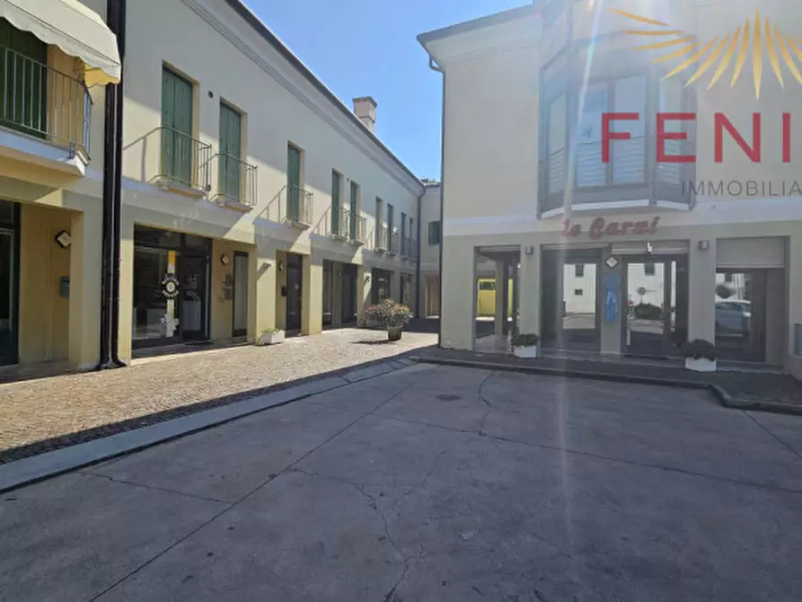 Immagine 7 di Negozio in affitto  in VIA PIAVE, 24 a Caerano Di San Marco
