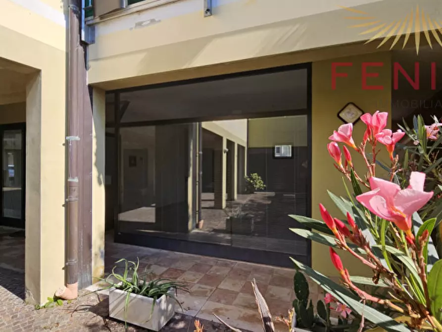 Immagine 9 di Negozio in affitto  in VIA PIAVE, 24 a Caerano Di San Marco