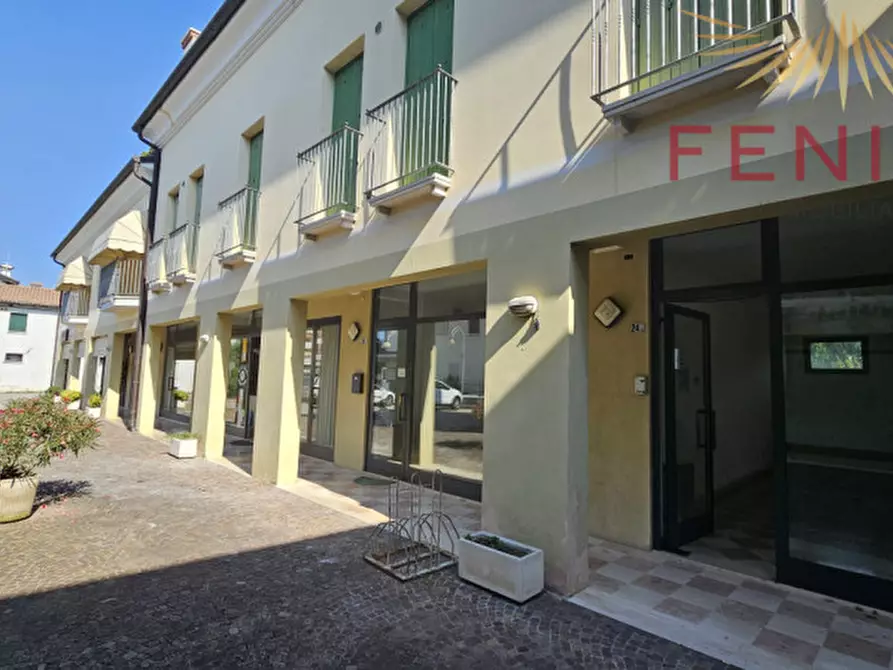 Immagine 11 di Negozio in affitto  in VIA PIAVE, 24 a Caerano Di San Marco