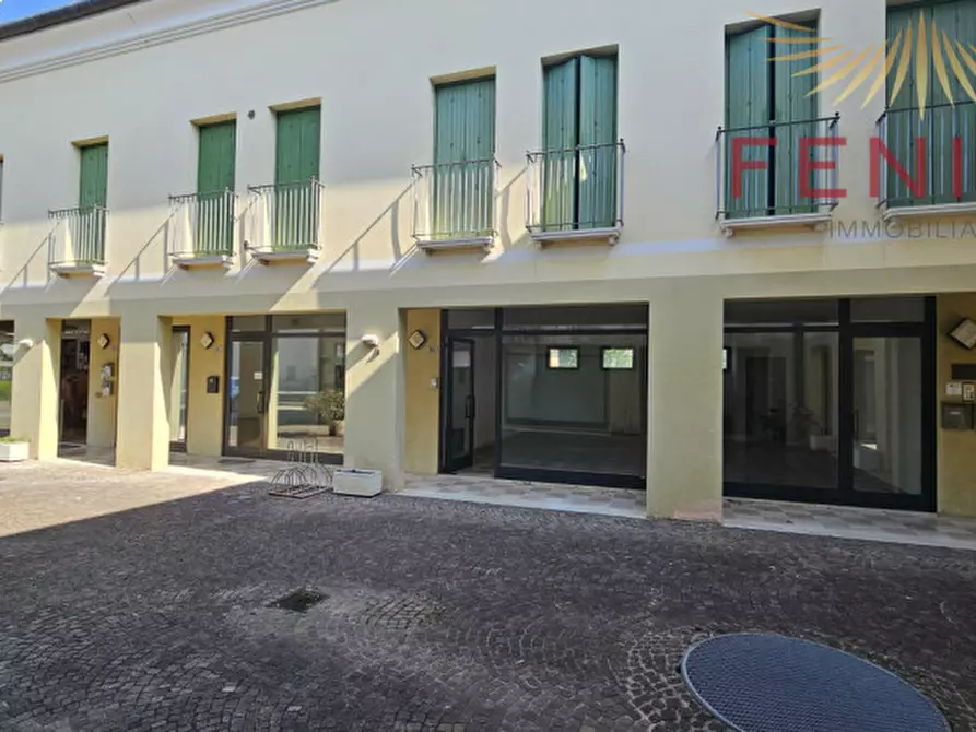 Immagine 13 di Negozio in affitto  in VIA PIAVE, 24 a Caerano Di San Marco