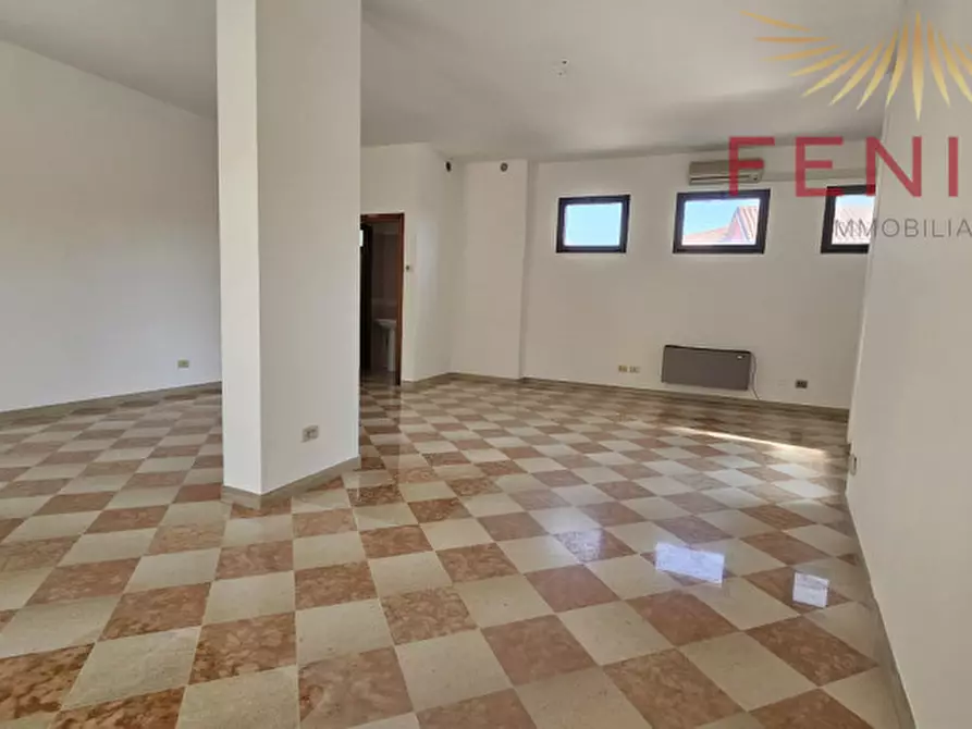Immagine 18 di Negozio in affitto  in VIA PIAVE, 24 a Caerano Di San Marco