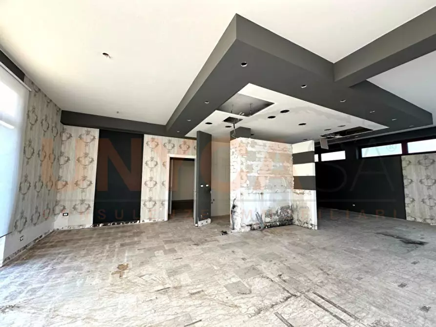 Immagine 1 di Negozio in affitto  a Villafranca Padovana