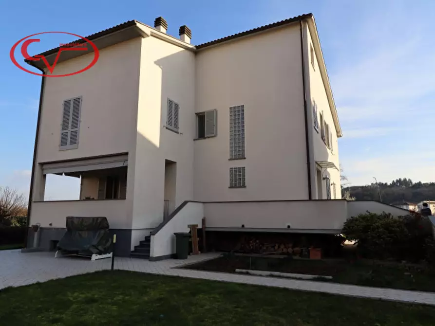 Immagine 1 di Villa in vendita  in via vespucci a Montevarchi