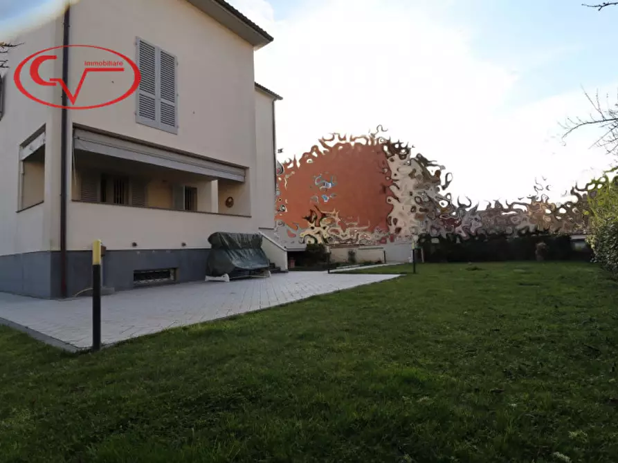 Immagine 3 di Villa in vendita  in via vespucci a Montevarchi