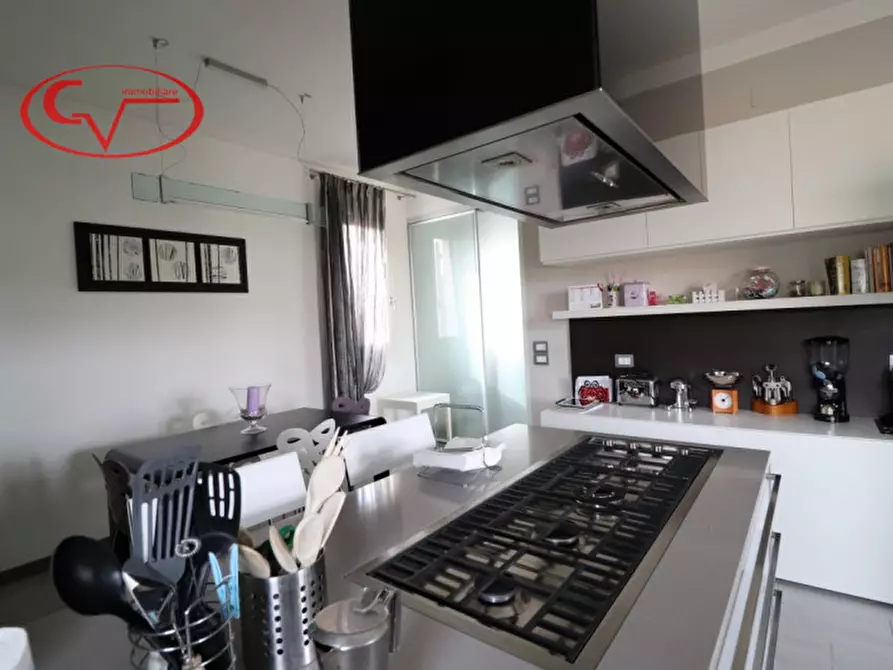 Immagine 5 di Villa in vendita  in via vespucci a Montevarchi