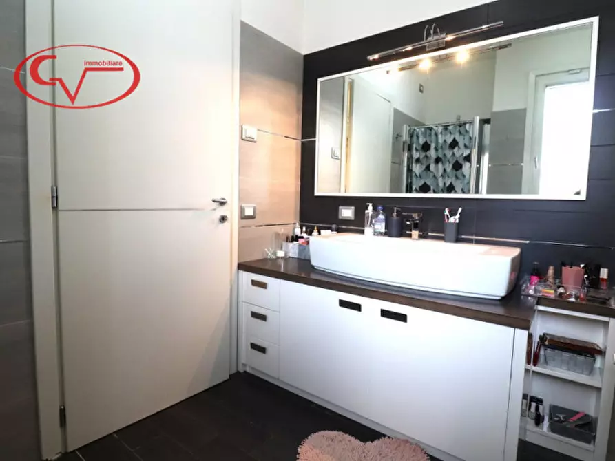 Immagine 9 di Villa in vendita  in via vespucci a Montevarchi