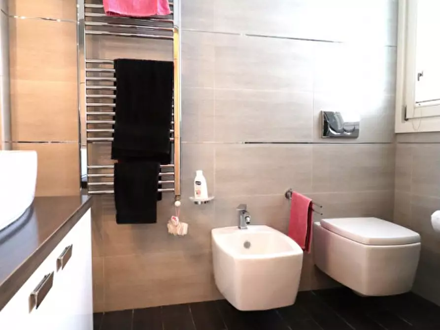 Immagine 10 di Villa in vendita  in via vespucci a Montevarchi