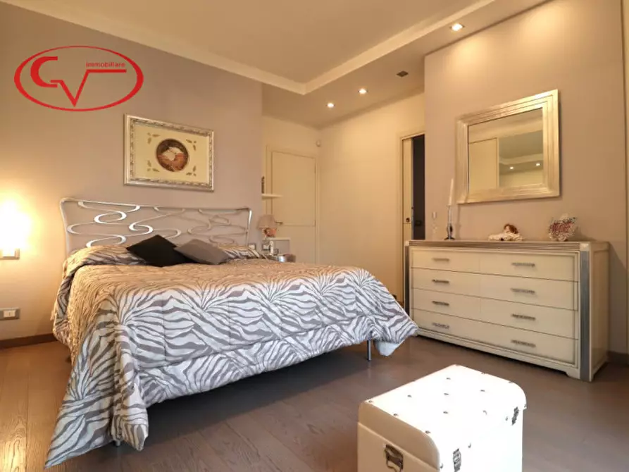 Immagine 13 di Villa in vendita  in via vespucci a Montevarchi