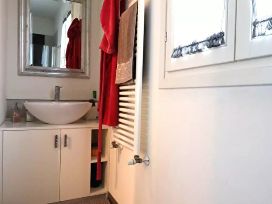 Immagine 17 di Villa in vendita  in via vespucci a Montevarchi