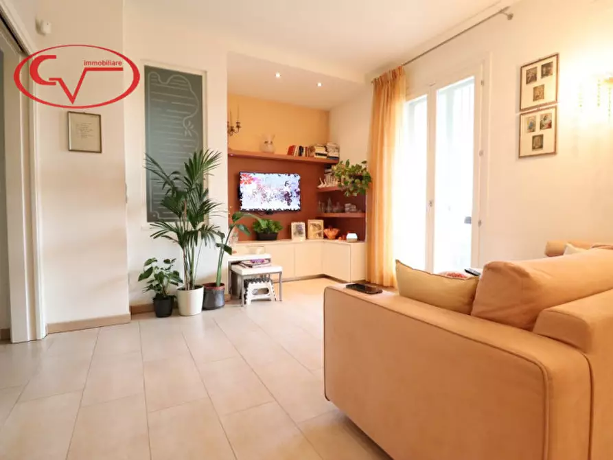 Immagine 26 di Villa in vendita  in via vespucci a Montevarchi