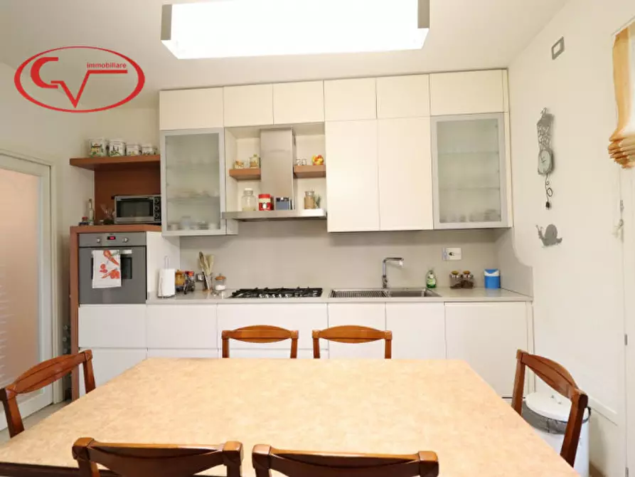 Immagine 29 di Villa in vendita  in via vespucci a Montevarchi