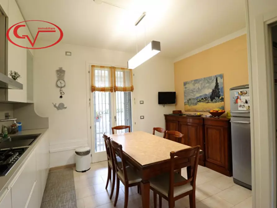 Immagine 31 di Villa in vendita  in via vespucci a Montevarchi