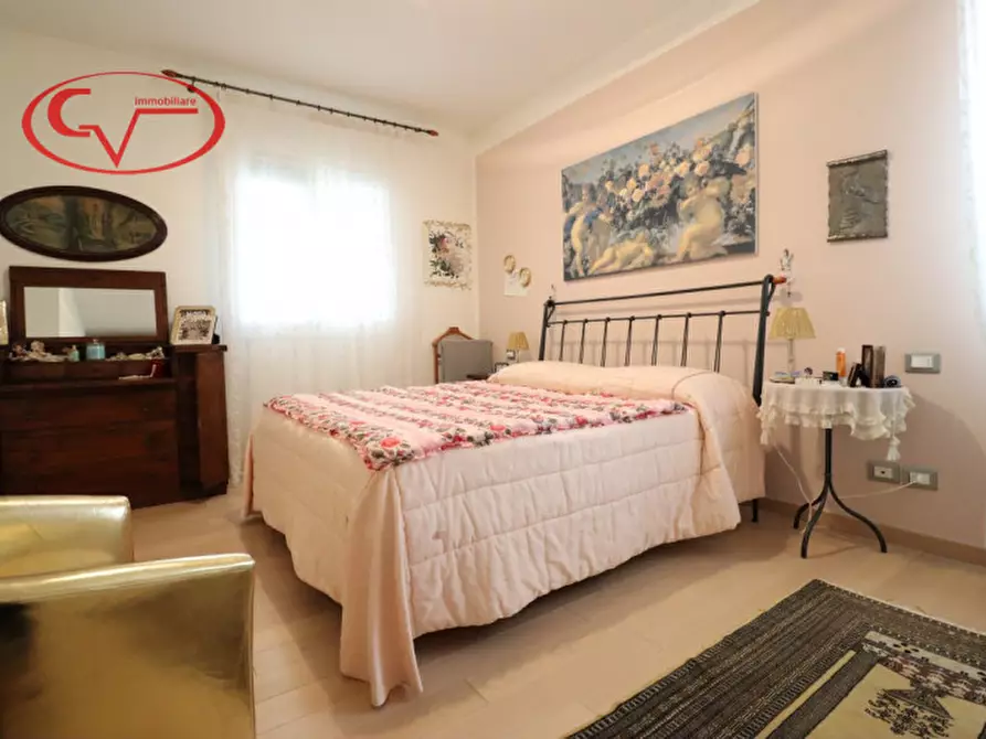 Immagine 33 di Villa in vendita  in via vespucci a Montevarchi