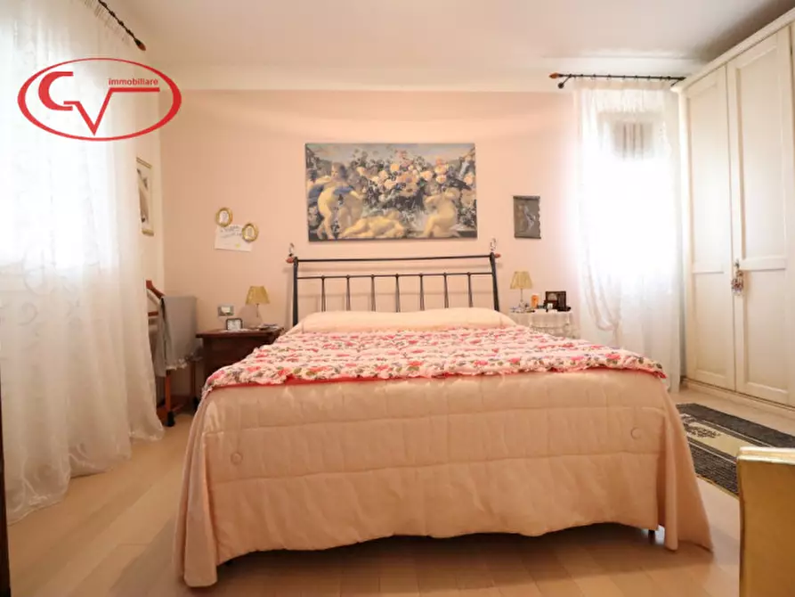 Immagine 35 di Villa in vendita  in via vespucci a Montevarchi