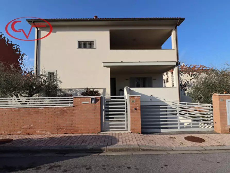 Immagine 42 di Villa in vendita  in via vespucci a Montevarchi
