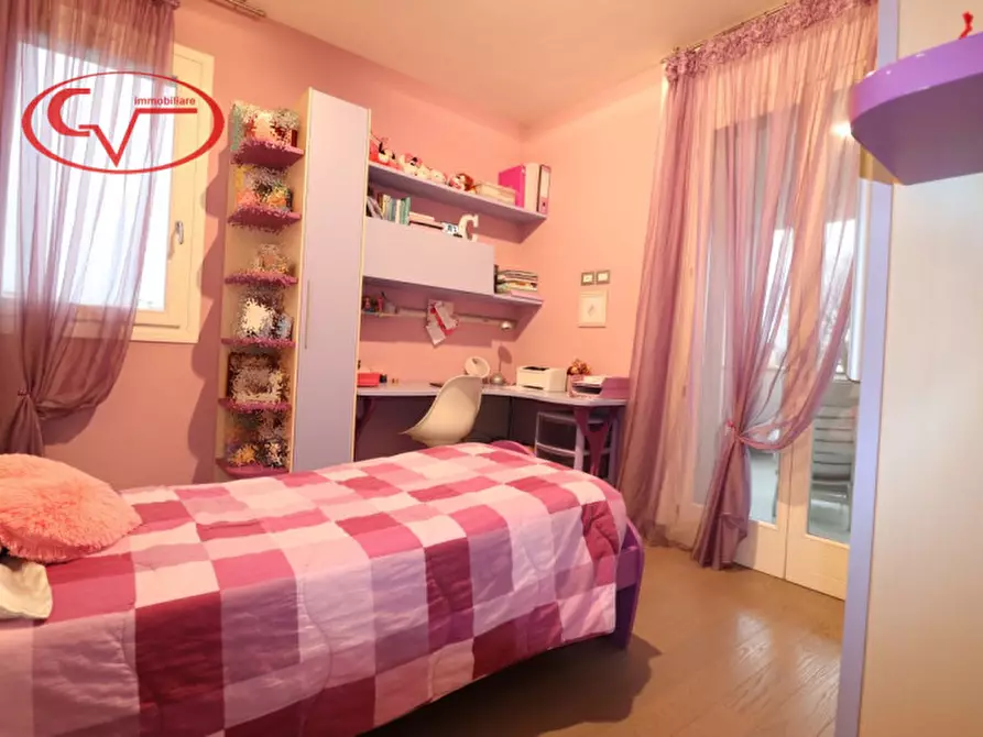 Immagine 53 di Villa in vendita  in via vespucci a Montevarchi