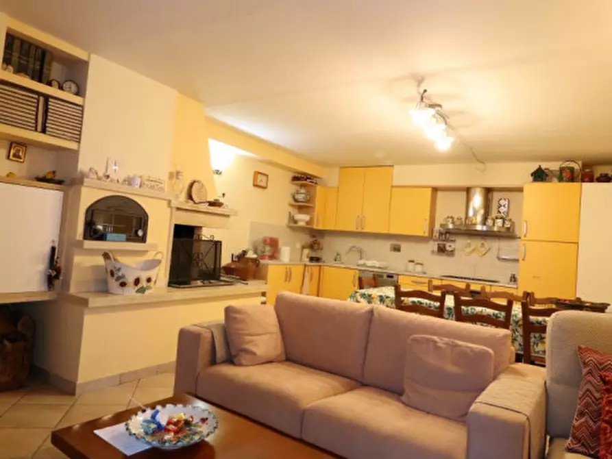 Immagine 57 di Villa in vendita  in via vespucci a Montevarchi