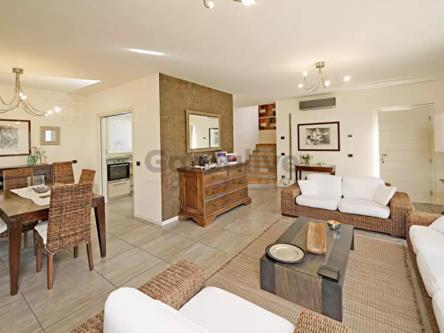 Immagine 1 di Villa in vendita  in Gnutti a Toscolano-Maderno