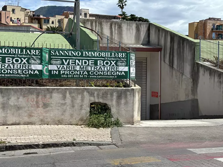 Immagine 2 di Garage in vendita  in VIALE GENERALE CARLO ALBERTO DALLA CHIESA N°24 a Torre Del Greco