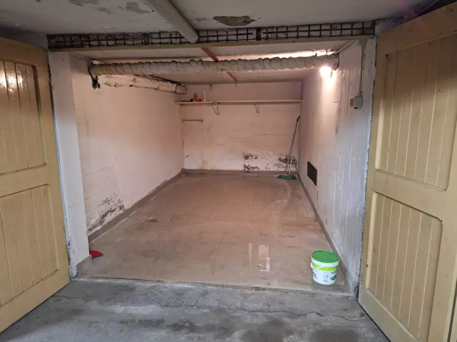 Immagine 1 di Garage in vendita  in via Bellini 28 a Modena