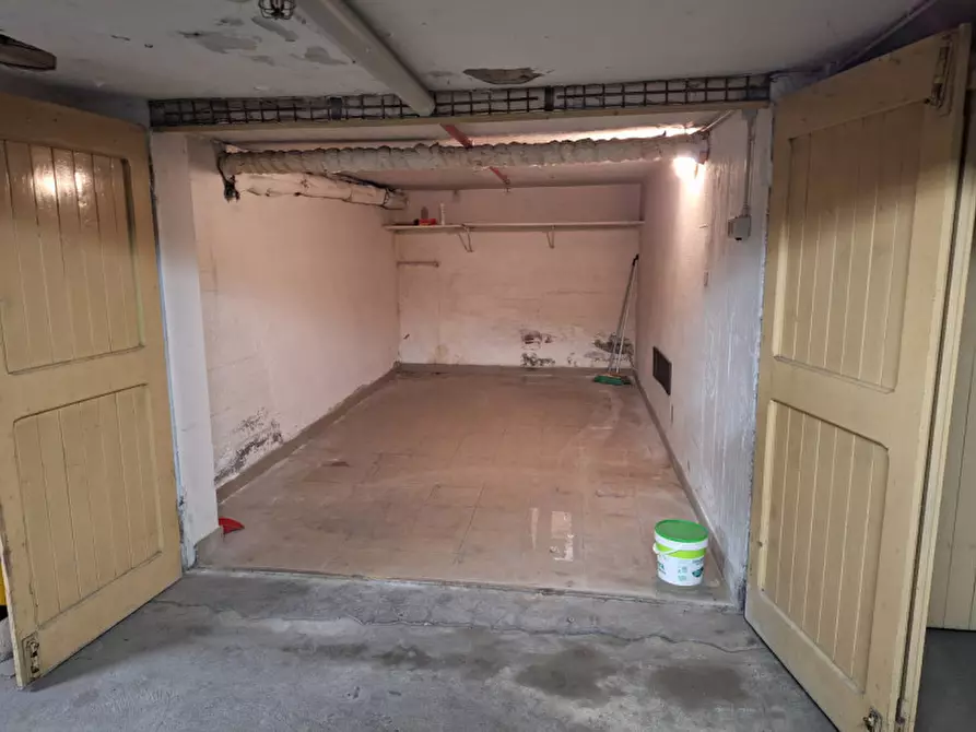 Immagine 2 di Garage in vendita  in via Bellini 28 a Modena