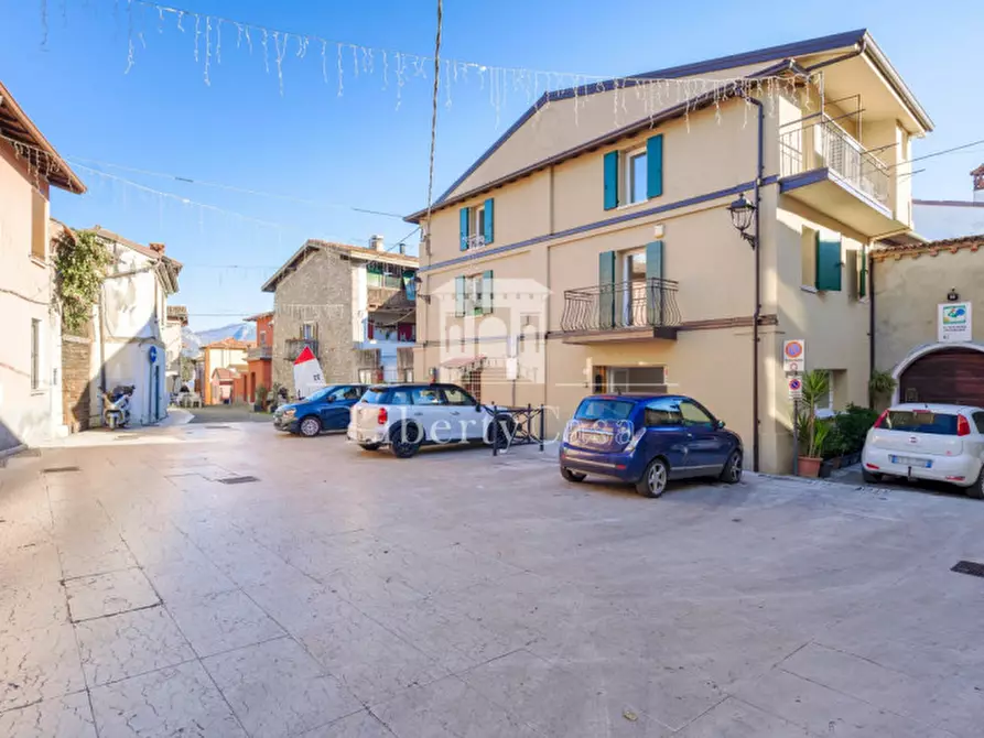 Immagine 2 di Appartamento in vendita  in Via Trento a San Felice Del Benaco