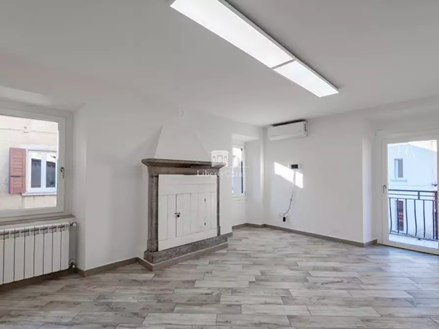 Immagine 5 di Appartamento in vendita  in Via Trento a San Felice Del Benaco