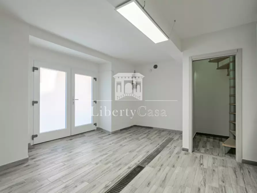 Immagine 12 di Appartamento in vendita  in Via Trento a San Felice Del Benaco