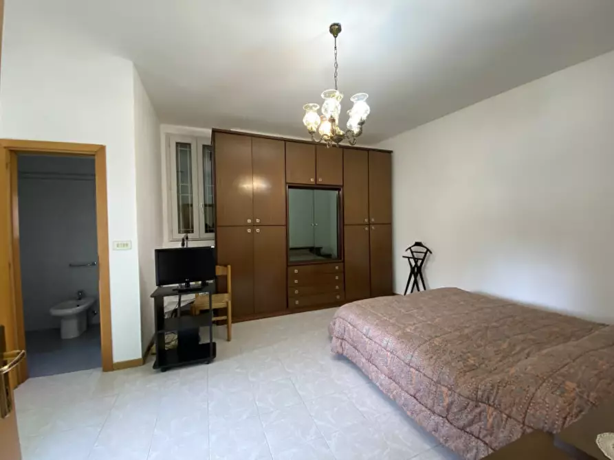 Immagine 12 di Appartamento in vendita  in garbaldi 41 a Casalecchio Di Reno