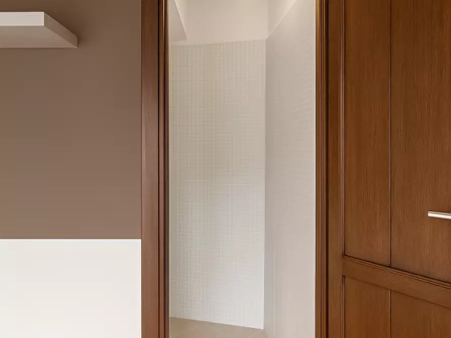 Immagine 3 di Negozio in vendita  in Via Iberia a Roma