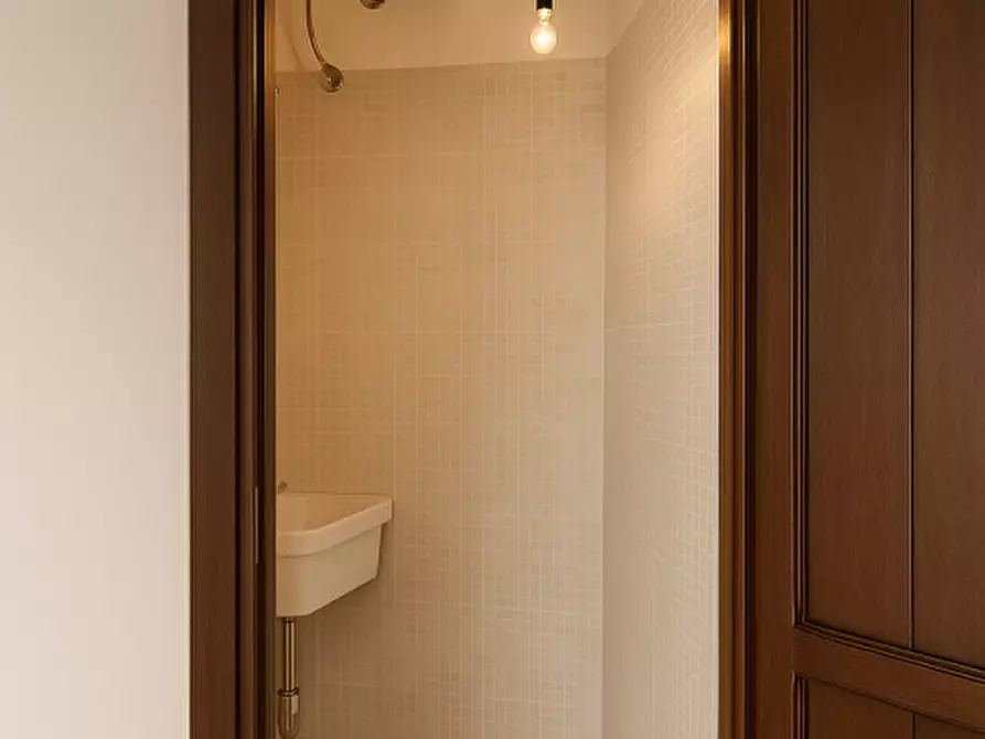 Immagine 4 di Negozio in vendita  in Via Iberia a Roma