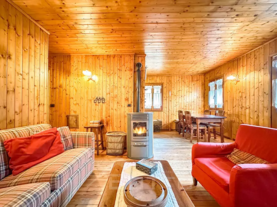 Immagine 1 di Villa in vendita  in Via Ai Bori a Boccioleto