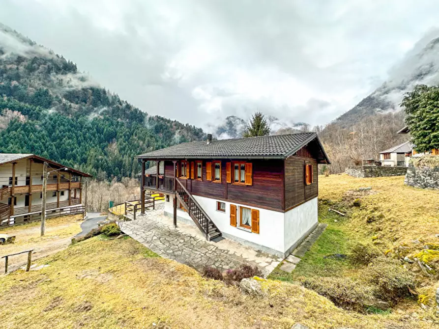 Immagine 2 di Villa in vendita  in Via Ai Bori a Boccioleto