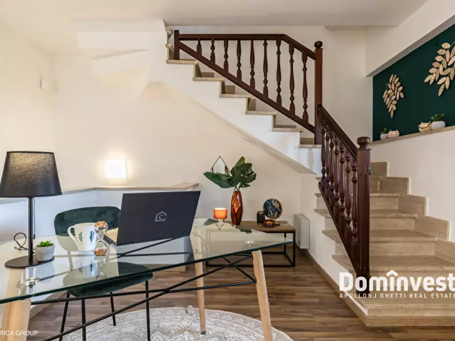 Immagine 1 di Villa in vendita  in Via Caio Acilio a Guidonia Montecelio