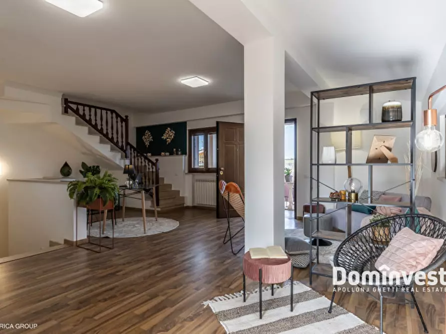 Immagine 2 di Villa in vendita  in Via Caio Acilio a Guidonia Montecelio