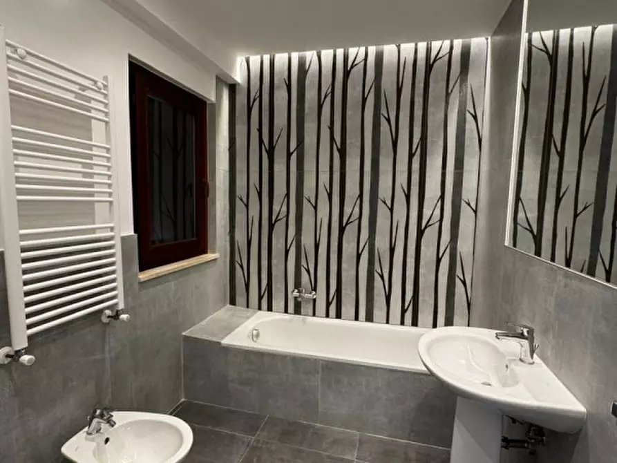 Immagine 24 di Villa in vendita  in Via Caio Acilio a Guidonia Montecelio