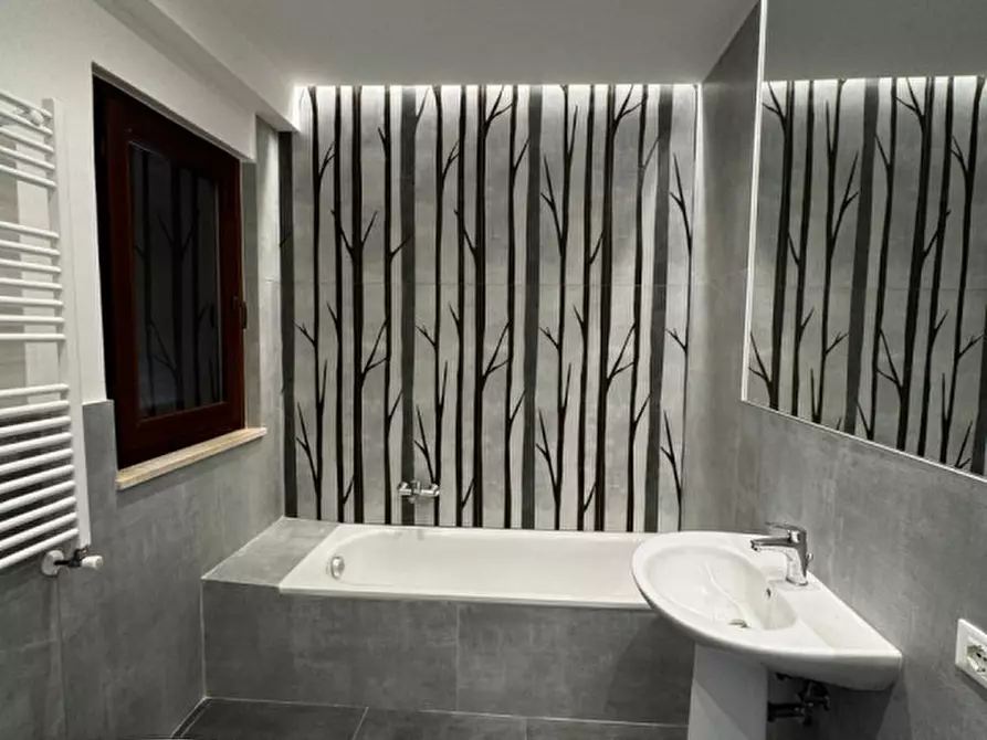 Immagine 27 di Villa in vendita  in Via Caio Acilio a Guidonia Montecelio