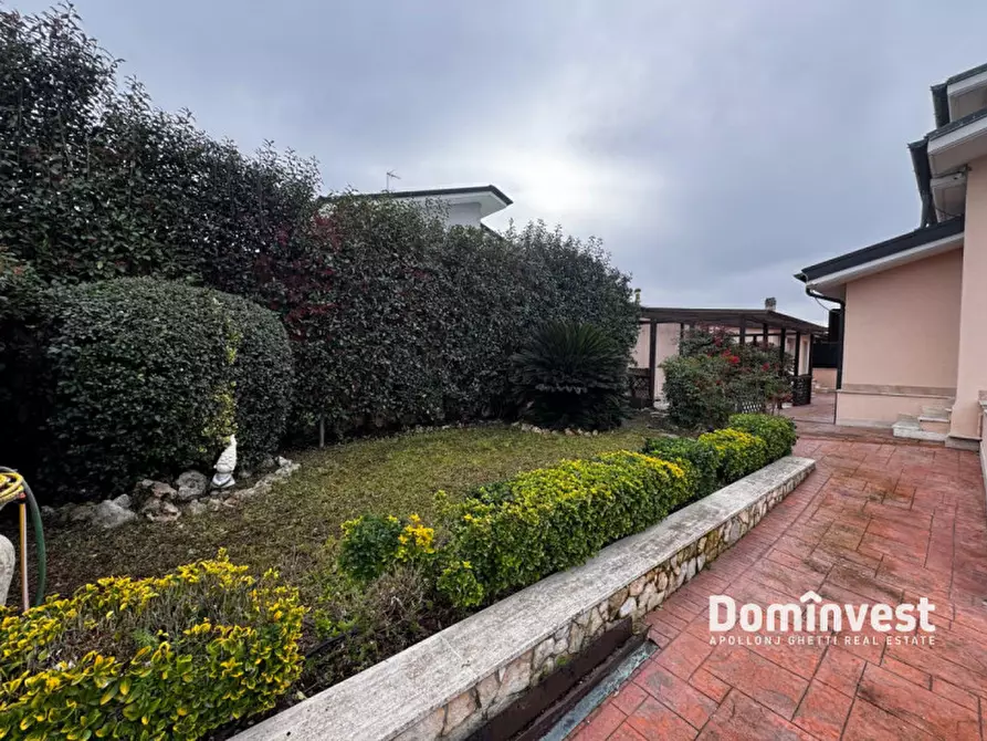 Immagine 32 di Villa in vendita  in Via Caio Acilio a Guidonia Montecelio