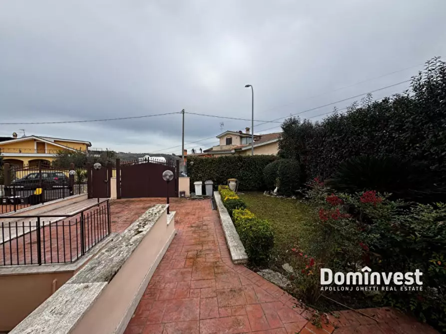 Immagine 33 di Villa in vendita  in Via Caio Acilio a Guidonia Montecelio