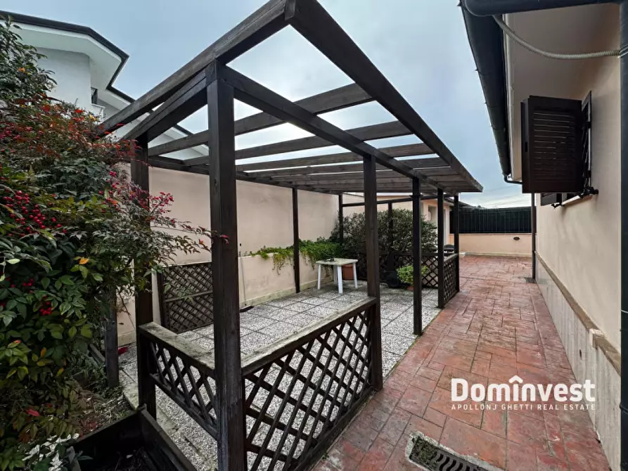 Immagine 36 di Villa in vendita  in Via Caio Acilio a Guidonia Montecelio